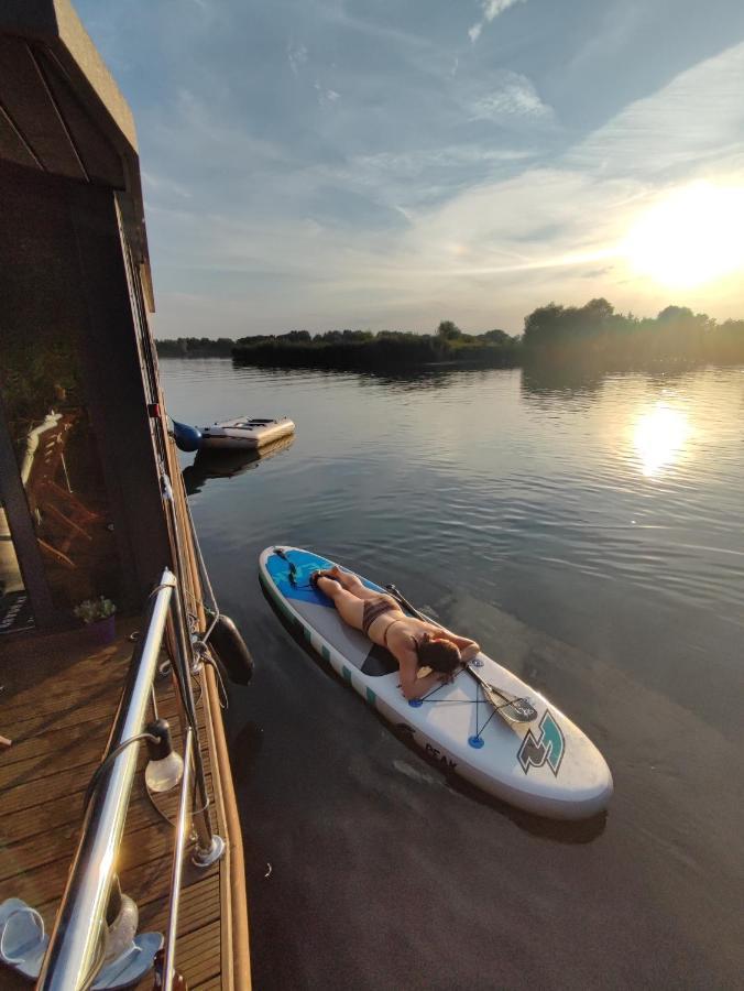 Houseboat Water Boy Apartament Plywajacy Dom Na Wodzie Lodz Uraz  Exterior foto