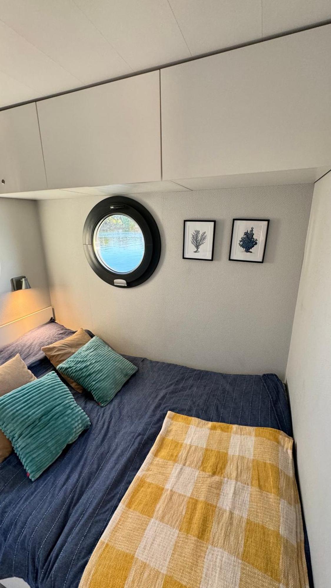 Houseboat Water Boy Apartament Plywajacy Dom Na Wodzie Lodz Uraz  Exterior foto