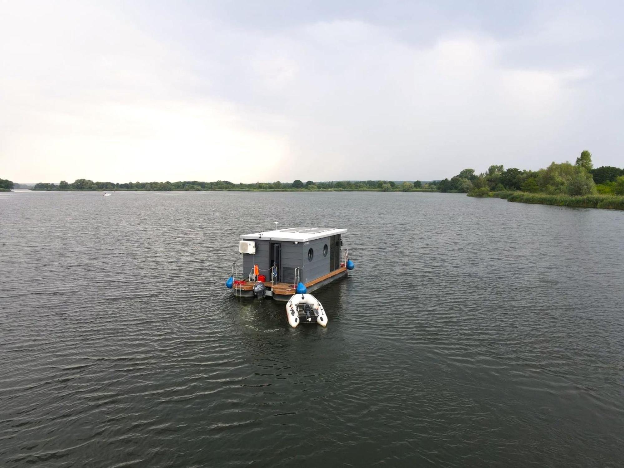 Houseboat Water Boy Apartament Plywajacy Dom Na Wodzie Lodz Uraz  Exterior foto