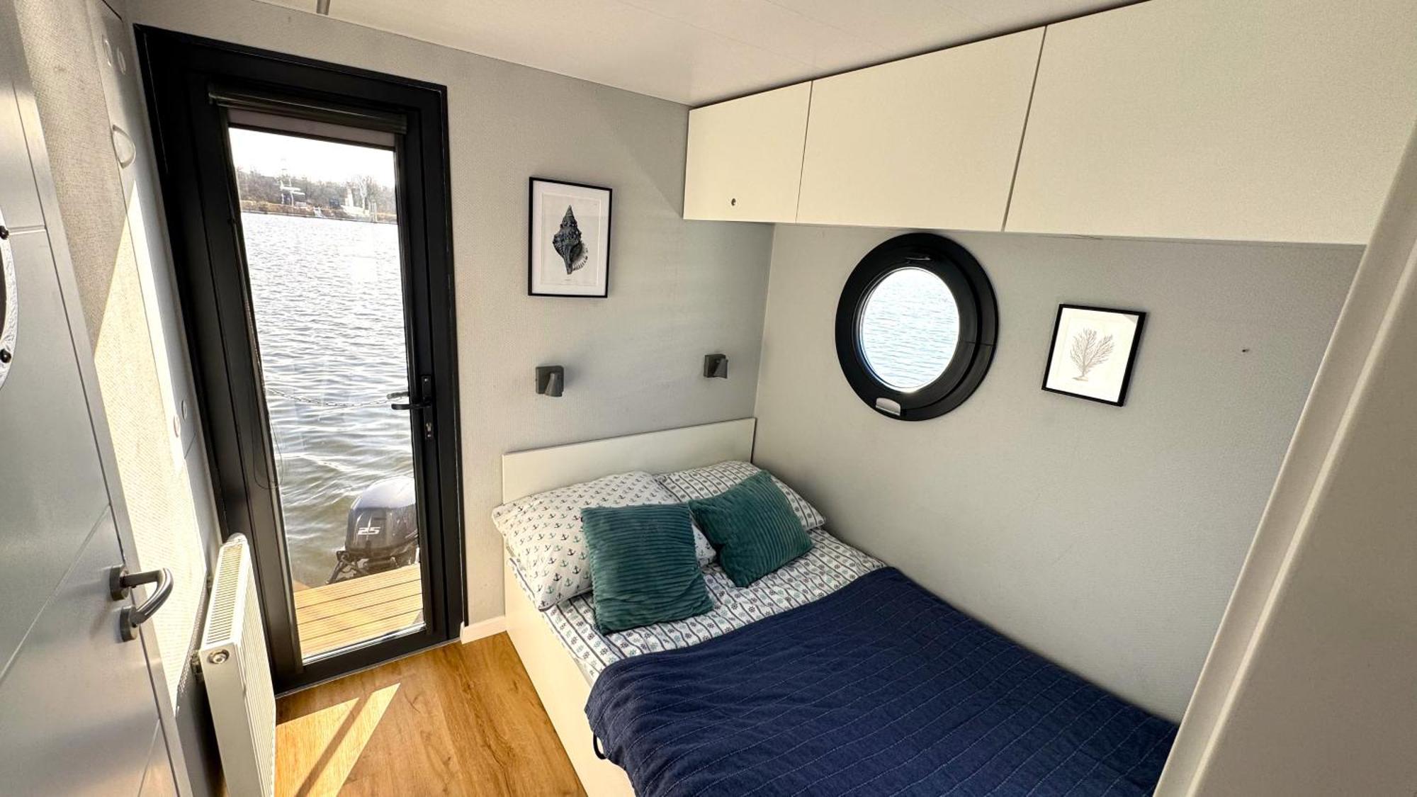 Houseboat Water Boy Apartament Plywajacy Dom Na Wodzie Lodz Uraz  Exterior foto